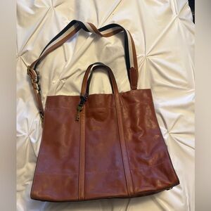 Large Fossil purse in medium brown. Gently used.
